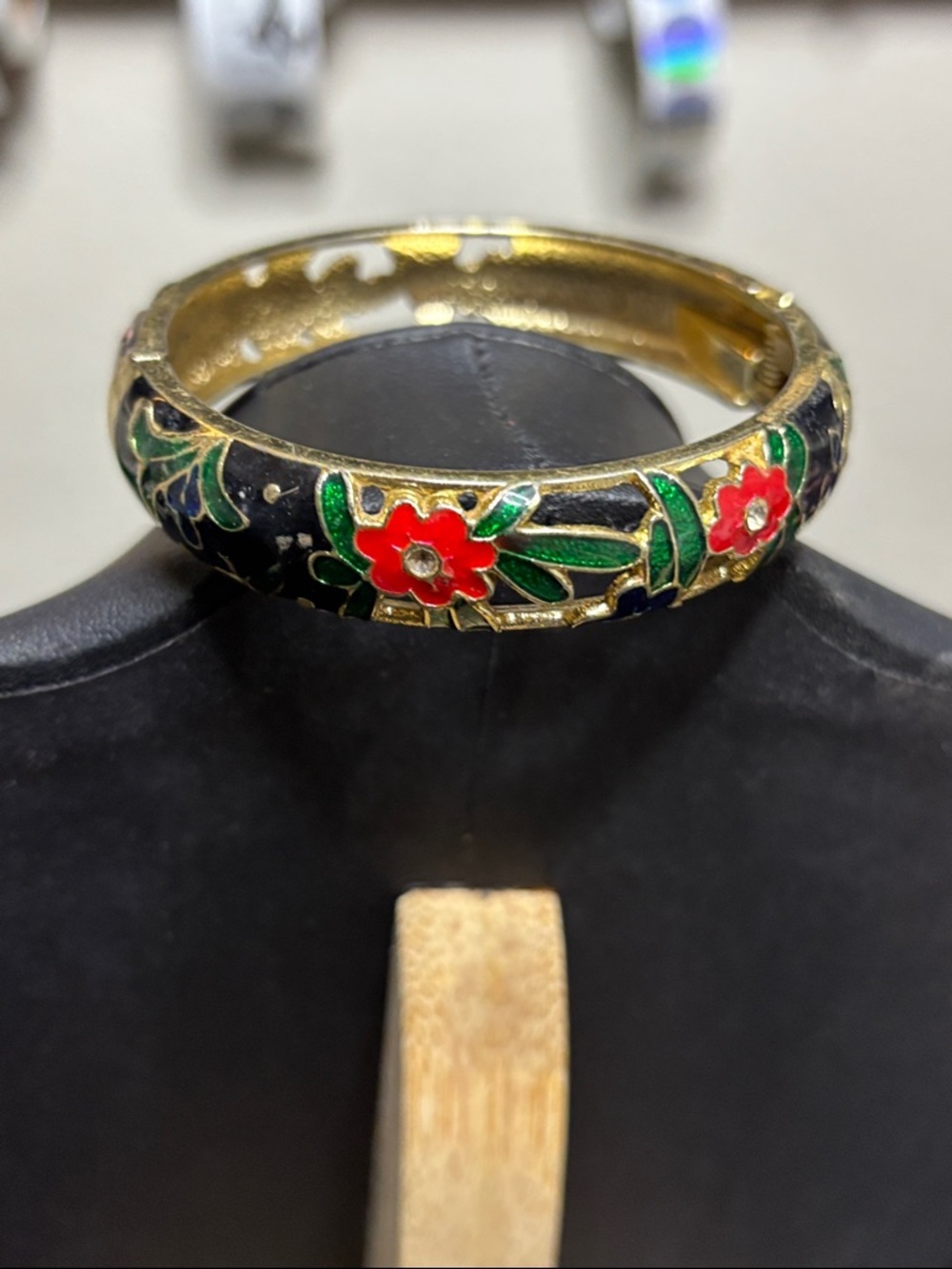 Cloisonné Gold Tone Floral Hinge Vintage Bangle Bracelet - Picture 3 of 6